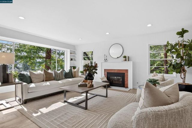 22 Las Palomas, Orinda, CA 94563