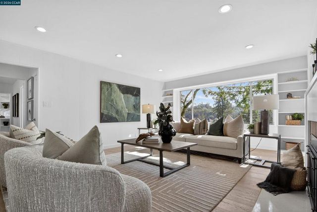 22 Las Palomas, Orinda, CA 94563