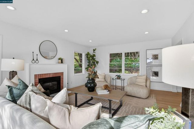 22 Las Palomas, Orinda, CA 94563