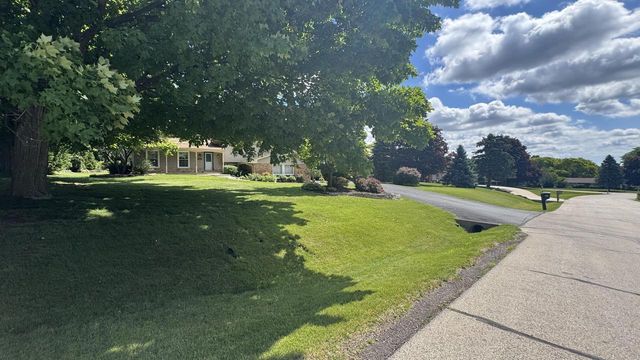 5340 S Maryknoll DRIVE, New Berlin, WI 53151