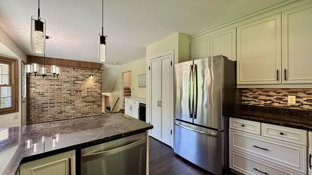 5340 S Maryknoll DRIVE, New Berlin, WI 53151