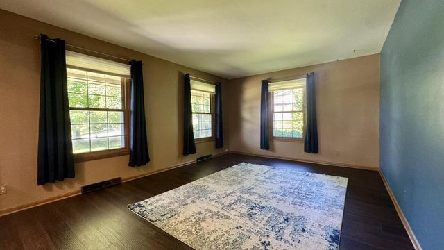 5340 S Maryknoll DRIVE, New Berlin, WI 53151