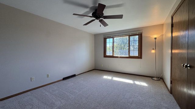5340 S Maryknoll DRIVE, New Berlin, WI 53151