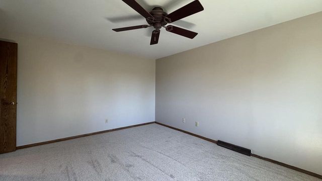 5340 S Maryknoll DRIVE, New Berlin, WI 53151