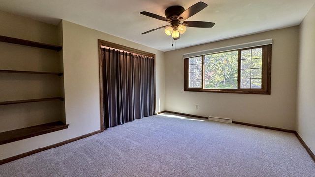5340 S Maryknoll DRIVE, New Berlin, WI 53151