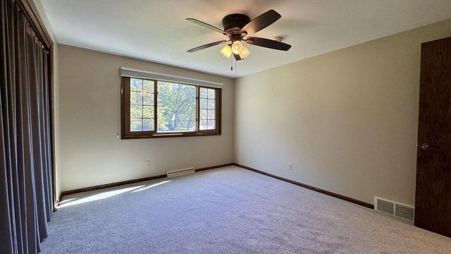5340 S Maryknoll DRIVE, New Berlin, WI 53151