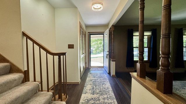 5340 S Maryknoll DRIVE, New Berlin, WI 53151