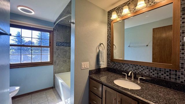 5340 S Maryknoll DRIVE, New Berlin, WI 53151