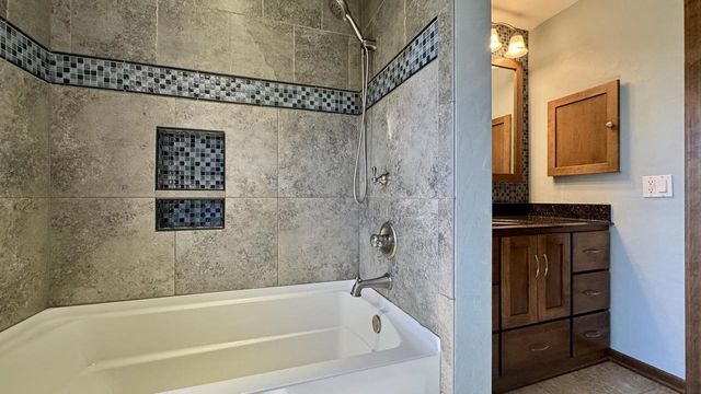 5340 S Maryknoll DRIVE, New Berlin, WI 53151