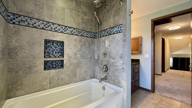 5340 S Maryknoll DRIVE, New Berlin, WI 53151