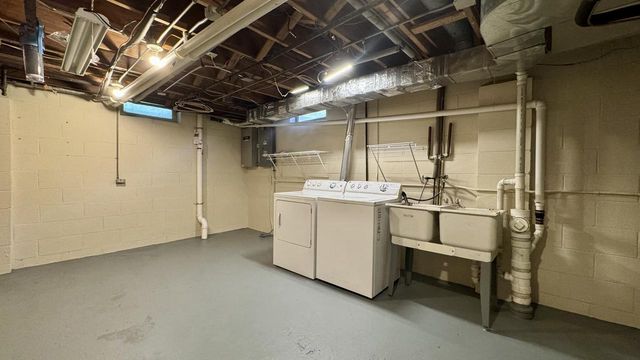5340 S Maryknoll DRIVE, New Berlin, WI 53151