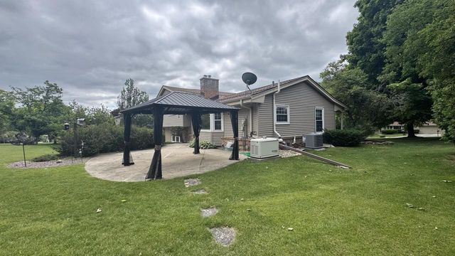 5340 S Maryknoll DRIVE, New Berlin, WI 53151