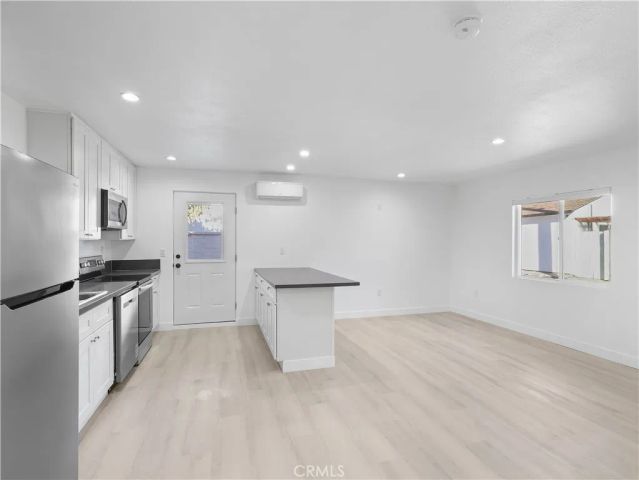 8828 Chimineas Avenue, Northridge, CA 91325