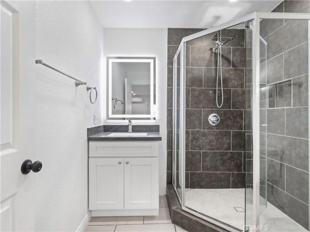 8828 Chimineas Avenue, Northridge, CA 91325