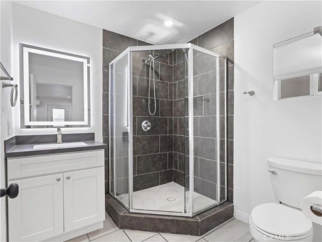 8828 Chimineas Avenue, Northridge, CA 91325