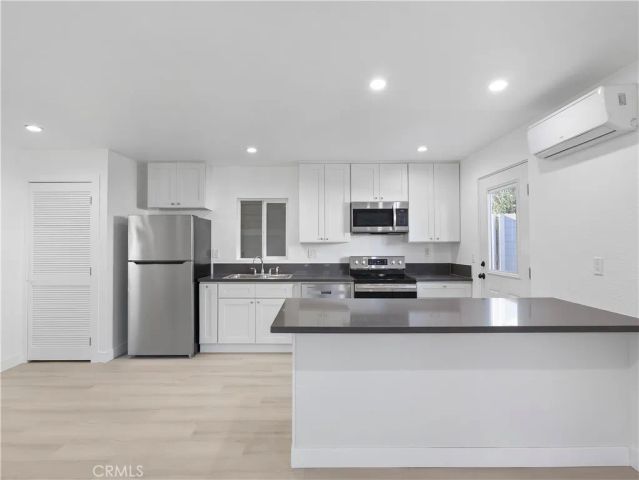 8828 Chimineas Avenue, Northridge, CA 91325