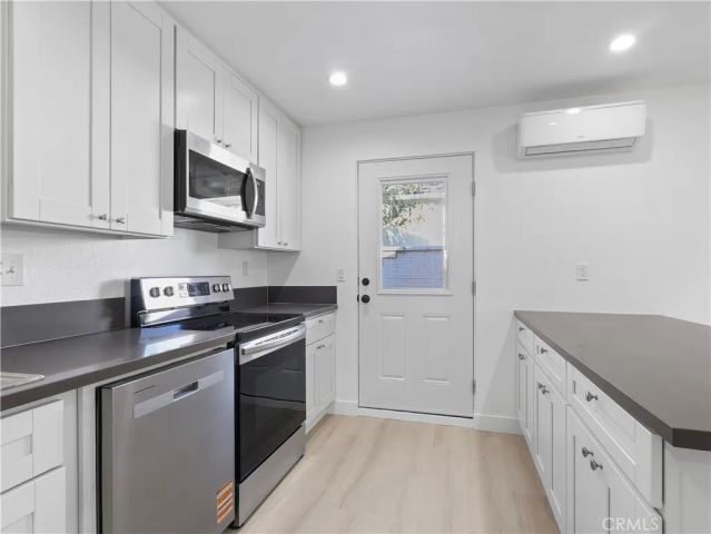 8828 Chimineas Avenue, Northridge, CA 91325