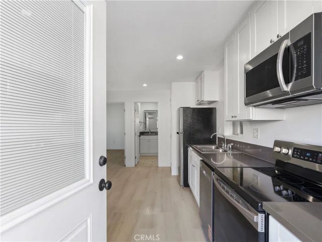 8828 Chimineas Avenue, Northridge, CA 91325