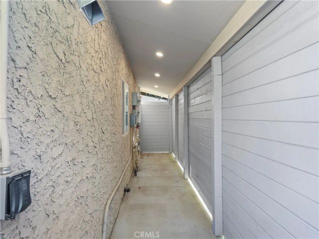 8828 Chimineas Avenue, Northridge, CA 91325