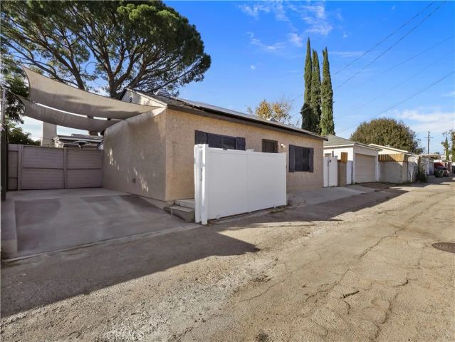 8828 Chimineas Avenue, Northridge, CA 91325