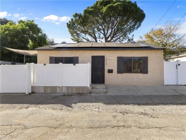 8828 Chimineas Avenue, Northridge, CA 91325
