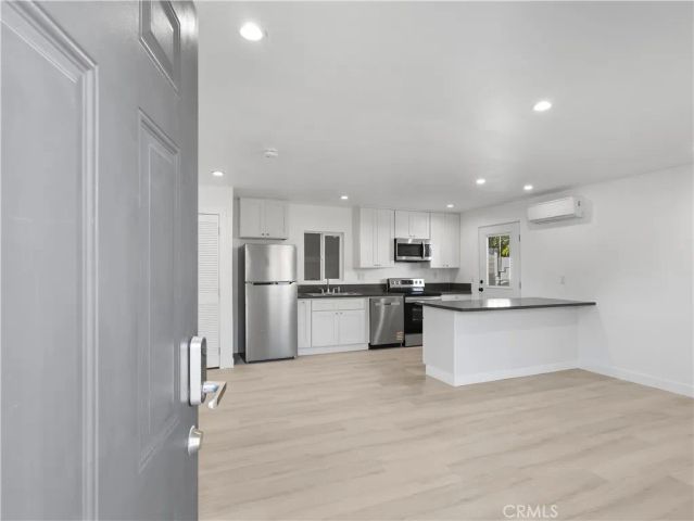 8828 Chimineas Avenue, Northridge, CA 91325