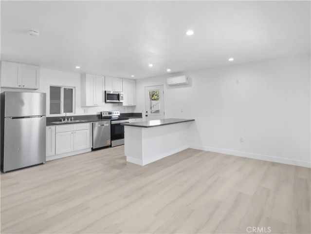 8828 Chimineas Avenue, Northridge, CA 91325