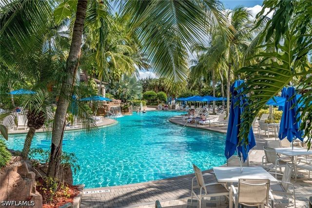 8375 Whisper Trace LN M202, Naples, FL 34114
