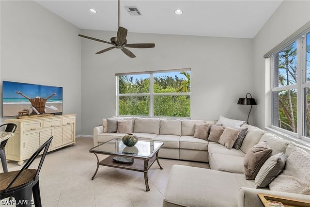 8375 Whisper Trace LN M202, Naples, FL 34114