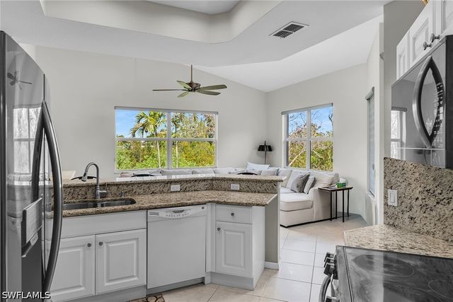 8375 Whisper Trace LN M202, Naples, FL 34114
