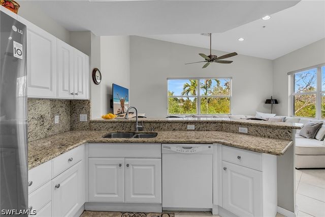 8375 Whisper Trace LN M202, Naples, FL 34114