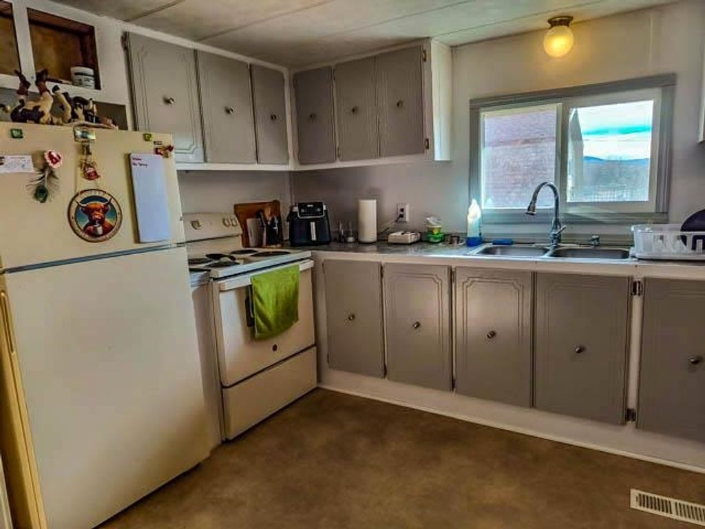 654 Hwy 20 N, Thermopolis, WY 82443 photo 38