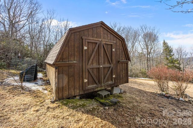 951 Pine Tree Road, Spruce Pine, NC 28777