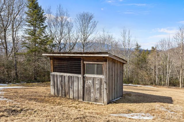 951 Pine Tree Road, Spruce Pine, NC 28777