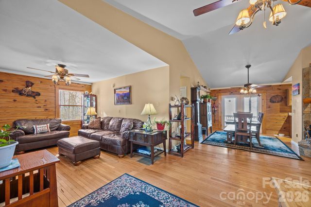 951 Pine Tree Road, Spruce Pine, NC 28777