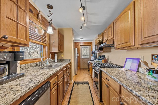 951 Pine Tree Road, Spruce Pine, NC 28777