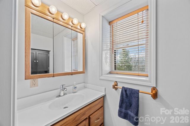 951 Pine Tree Road, Spruce Pine, NC 28777