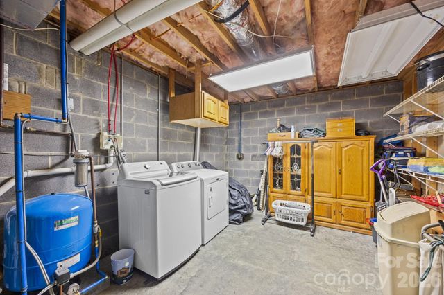 951 Pine Tree Road, Spruce Pine, NC 28777