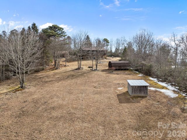 951 Pine Tree Road, Spruce Pine, NC 28777