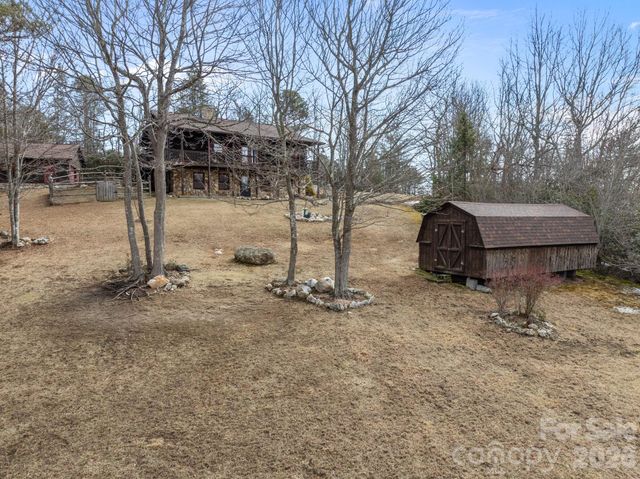 951 Pine Tree Road, Spruce Pine, NC 28777