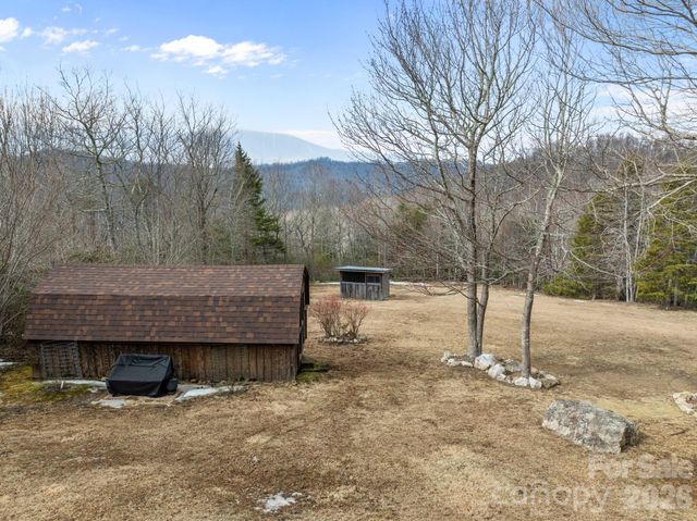951 Pine Tree Road, Spruce Pine, NC 28777
