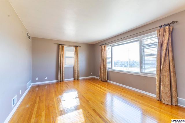 3523 S 50th Street, Omaha, NE 68106