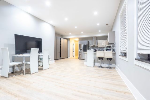 4453 S Lake Park Avenue 6, Chicago, IL 60653