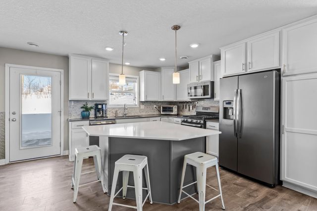 5848 Moonlight Way NE, Prior Lake, MN 55372