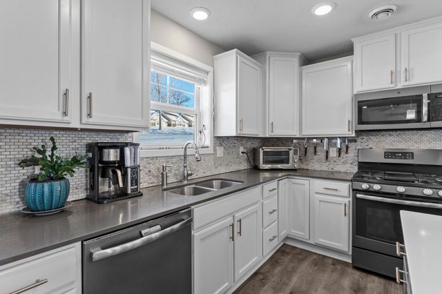 5848 Moonlight Way NE, Prior Lake, MN 55372