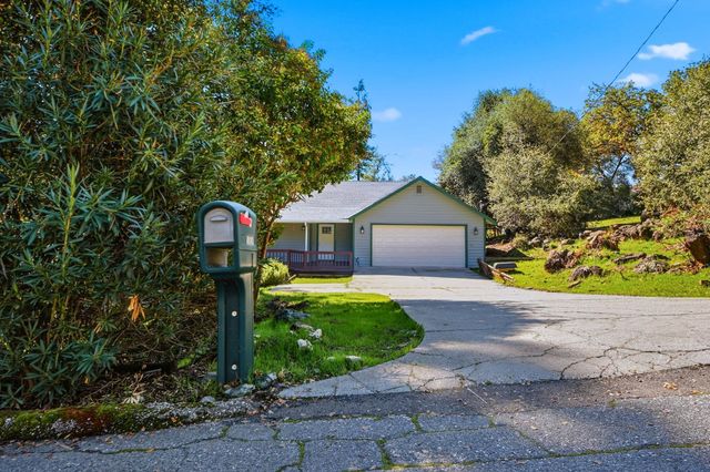 17634 Penny Ct, Grass Valley, CA 95949