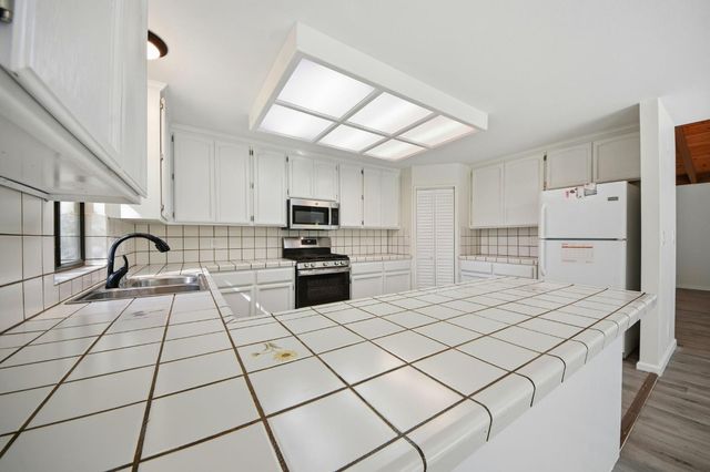 17634 Penny Ct, Grass Valley, CA 95949