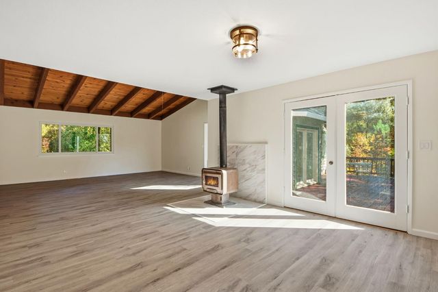 17634 Penny Ct, Grass Valley, CA 95949