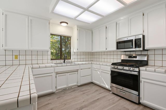 17634 Penny Ct, Grass Valley, CA 95949