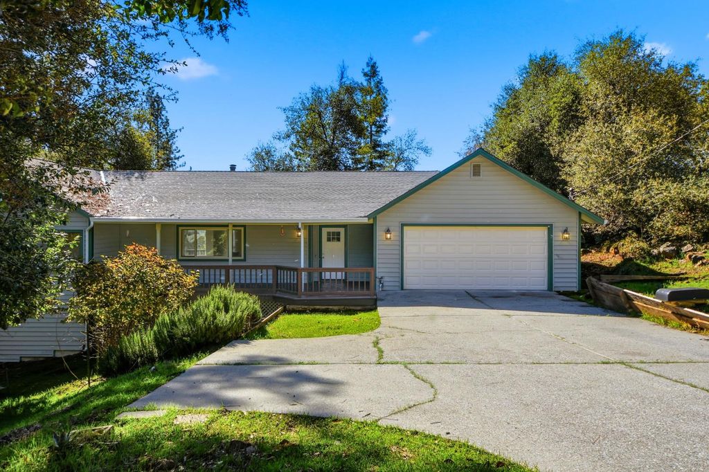 17634 Penny Ct, Grass Valley, CA 95949